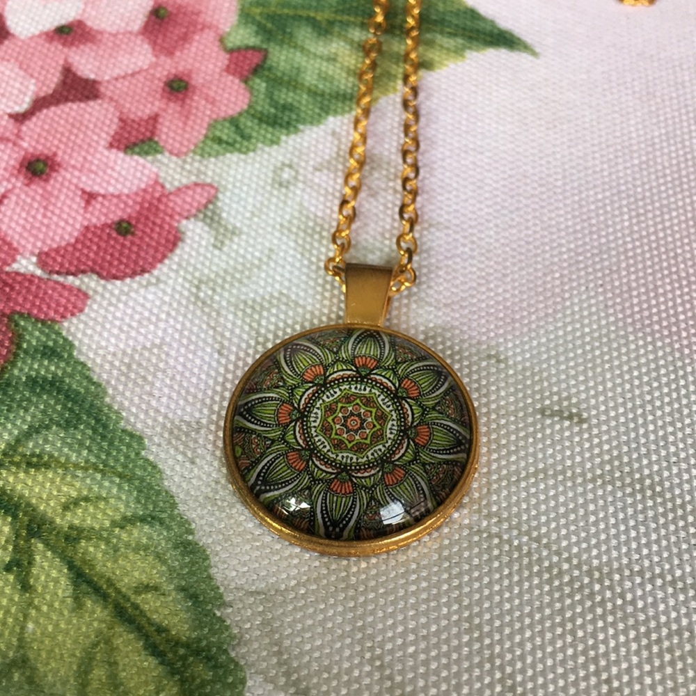 Mandala Glass Cabashon Necklace 18” NWT